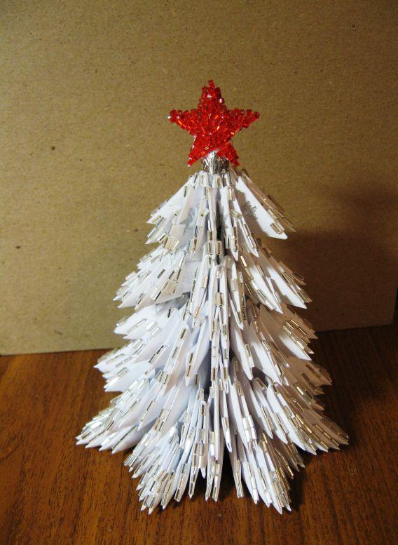 Поделки своими руками Рождество. Елка модульное оригами со звездой и гирляндой из бисера Поделки для детского сада