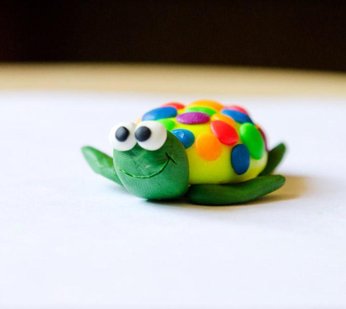 Поделки своими руками поделки из пластилина. Веселая черепаха из пластилина. она еще разноцветная! Поделки на праздники