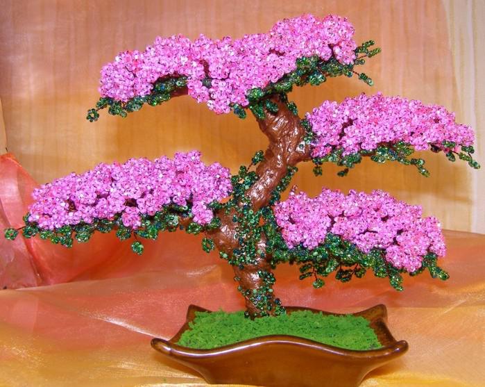 Поделки своими руками Поделки из бисера. Красивое цветущее дерево из бисера Поделки для детского сада