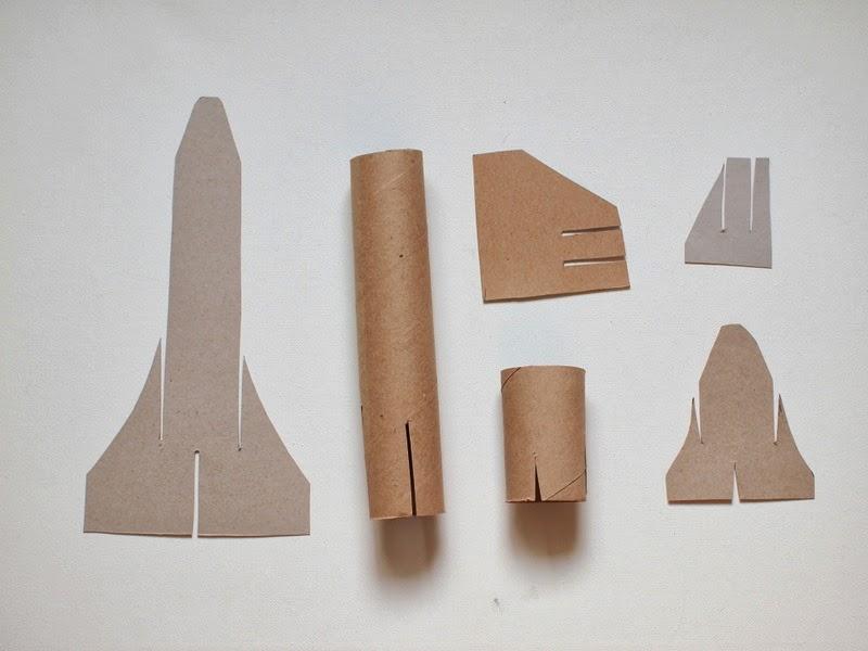 Поделки своими руками День космонавтики. Шаблоны для создания ракеты из картона Поделки для детского сада
