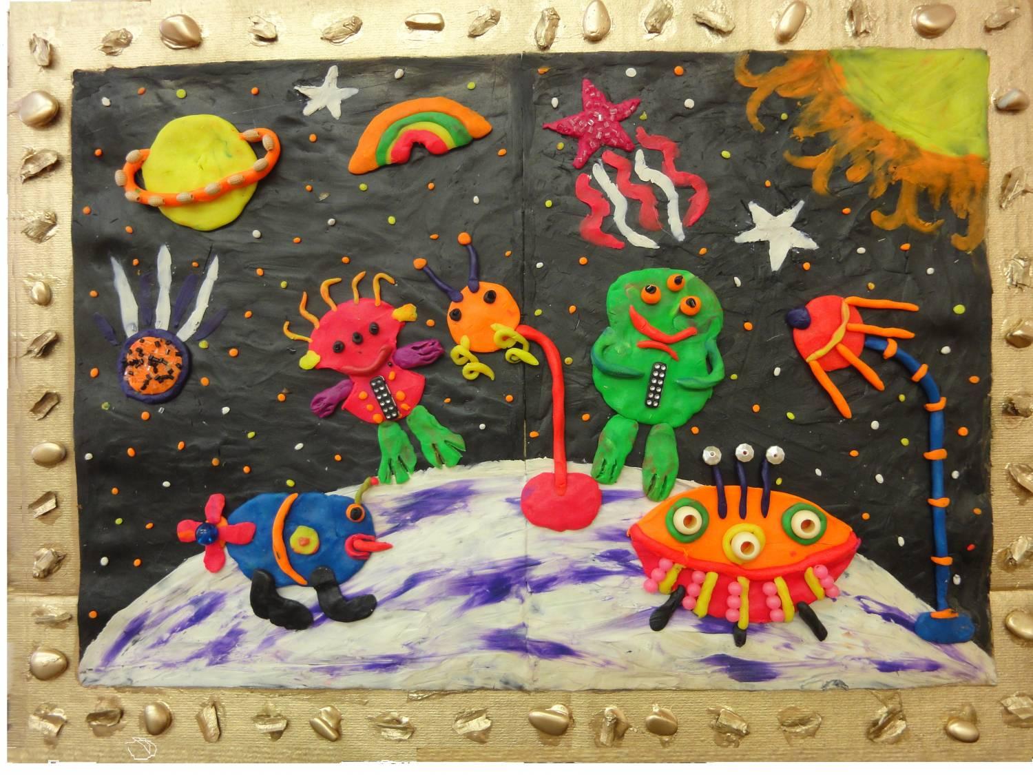 Поделки своими руками День космонавтики. Аппликация из пластилина космос и инопланетян Поделки для детского сада