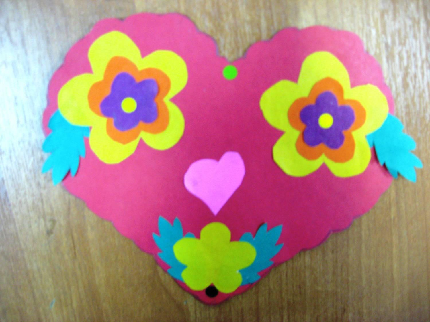Поделки своими руками 14 февраля. Сердечко с цветами открытка на день влюбленных Поделки для детского сада