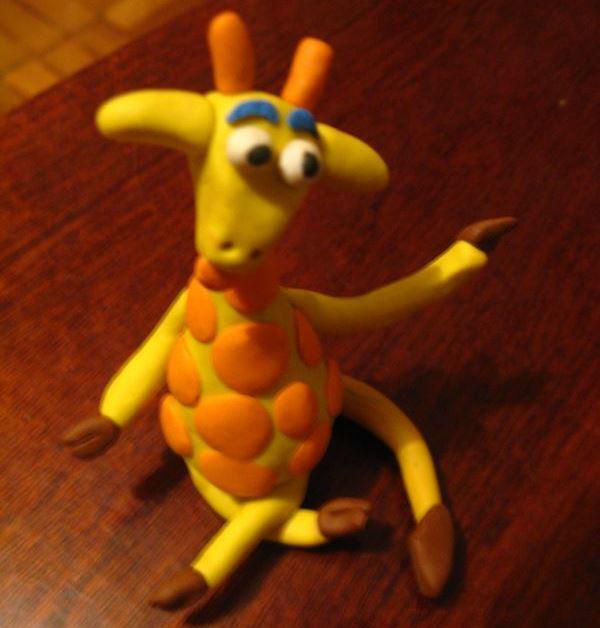 Поделки своими руками Пластилин. Сидящий жираф из пластилина Поделки на праздники