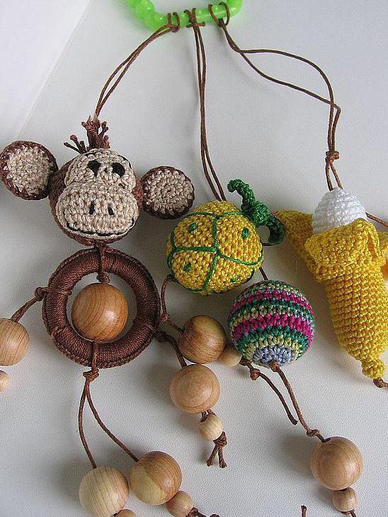 Поделки своими руками Мягкие игрушки. Вязанные украшение обезьяна и банан Поделки на праздники