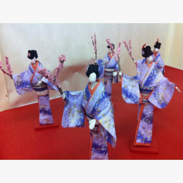 Поделки своими руками бумажные куклы. Японские куклы с веткой сакуры Поделки для детского сада